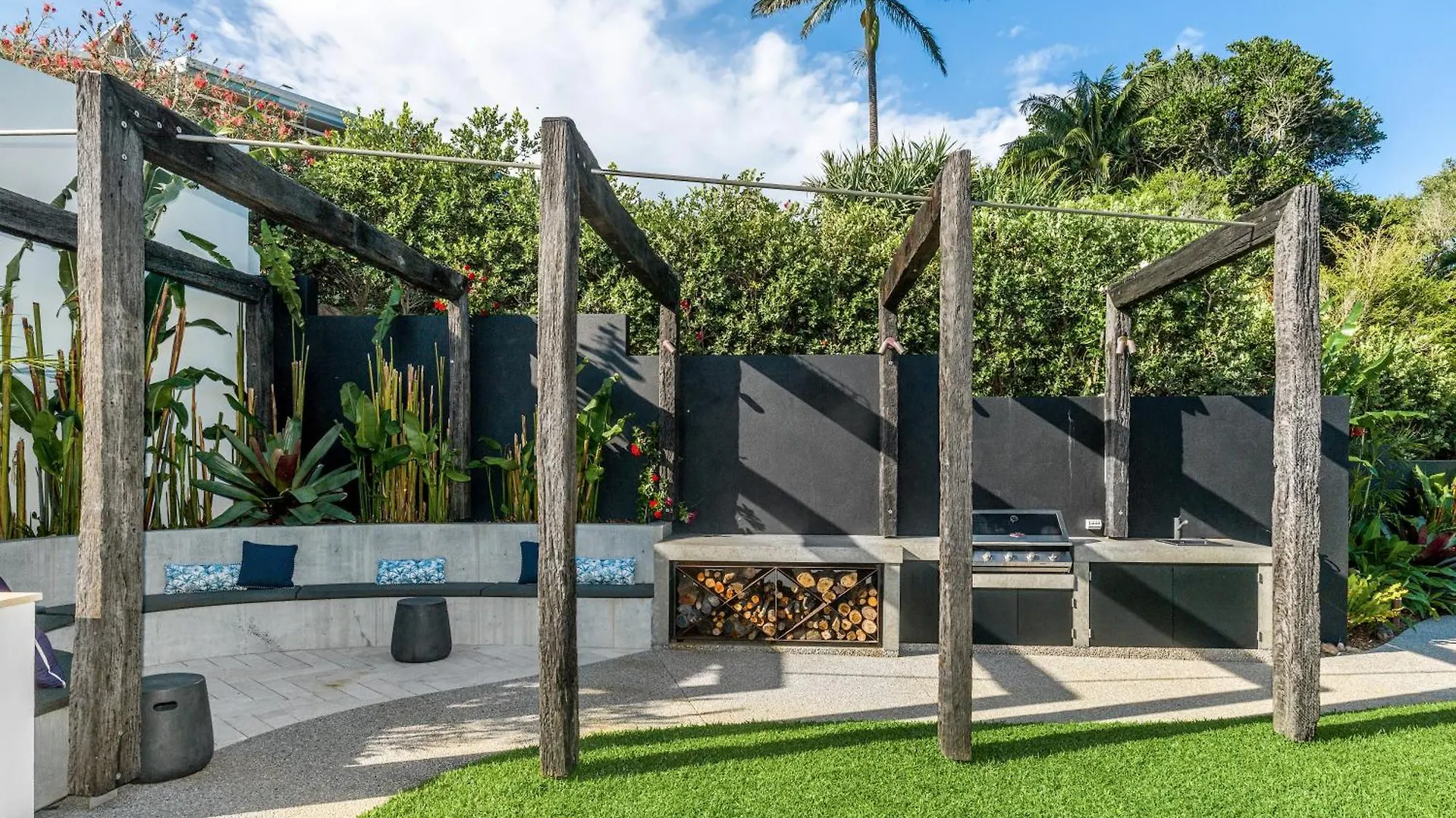Holiday home Wave Hill And The Pool House Villa Lennox Head